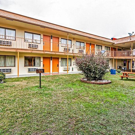Oyo Hotel Lake Charles Hwy 10 Zewnętrze zdjęcie