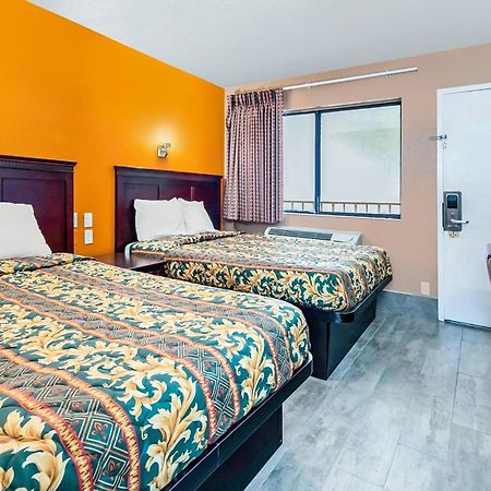 Oyo Hotel Lake Charles Hwy 10 Zewnętrze zdjęcie