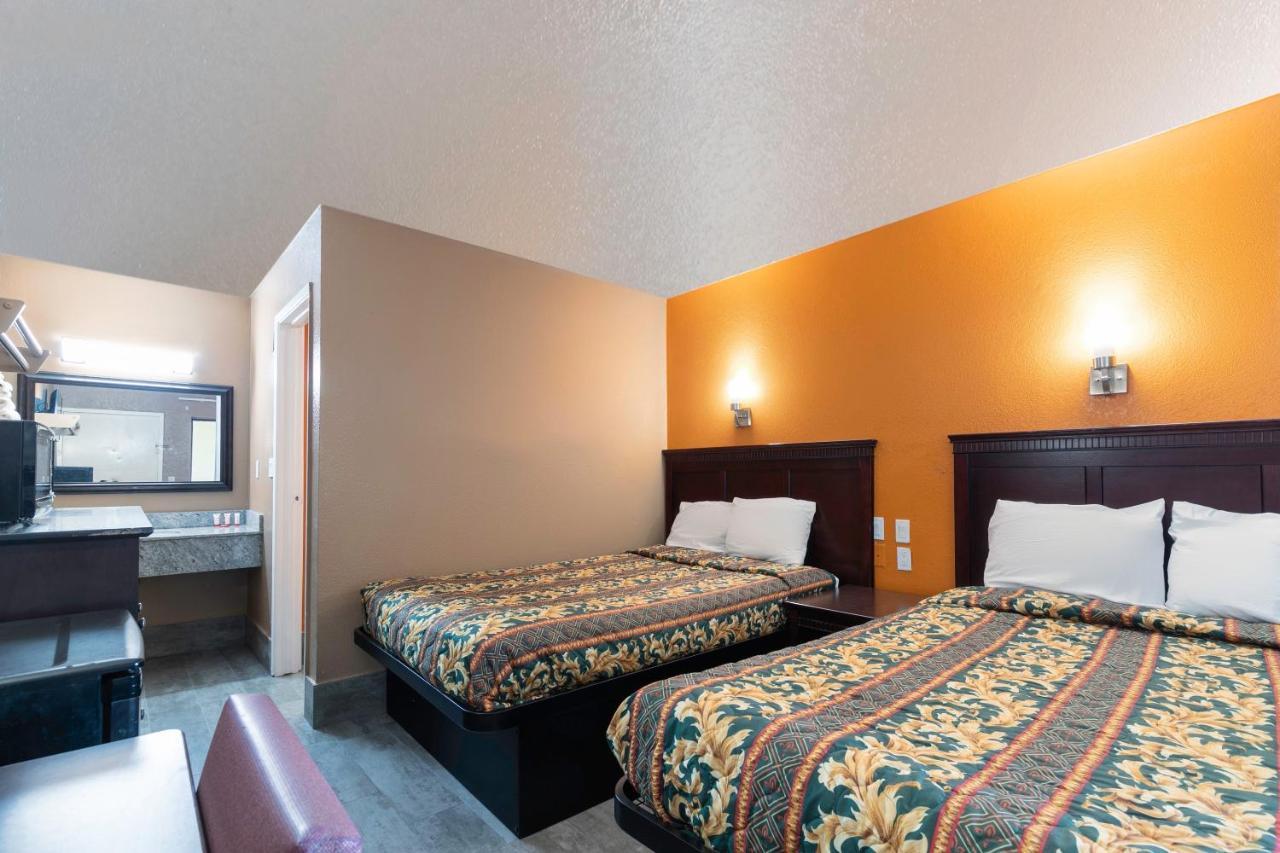 Oyo Hotel Lake Charles Hwy 10 Zewnętrze zdjęcie