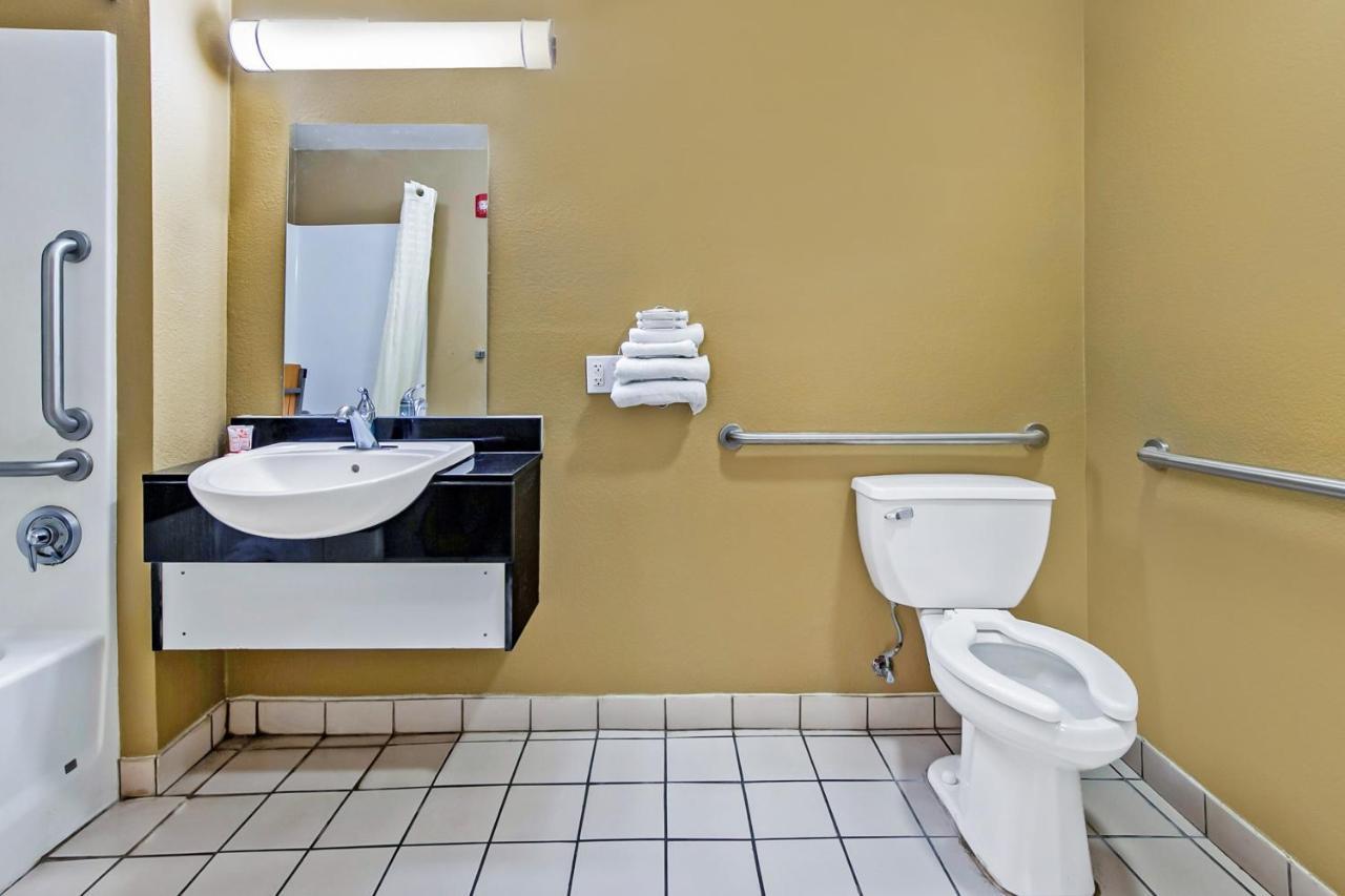 Oyo Hotel Lake Charles Hwy 10 Zewnętrze zdjęcie