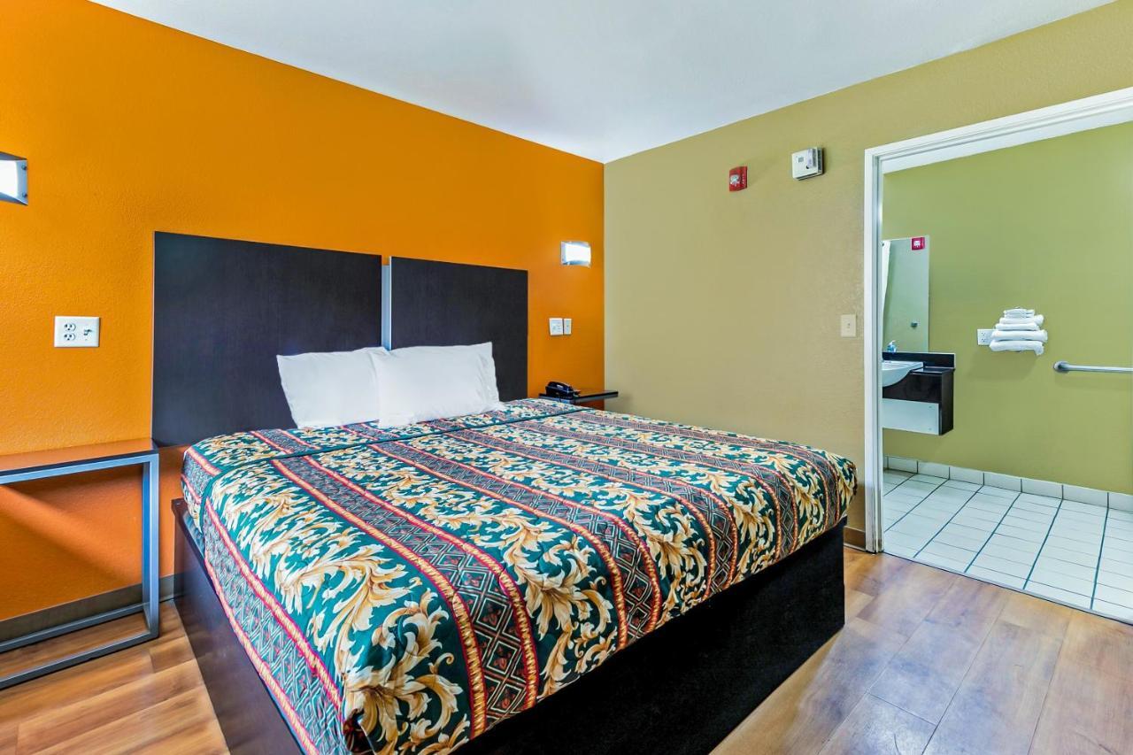 Oyo Hotel Lake Charles Hwy 10 Zewnętrze zdjęcie