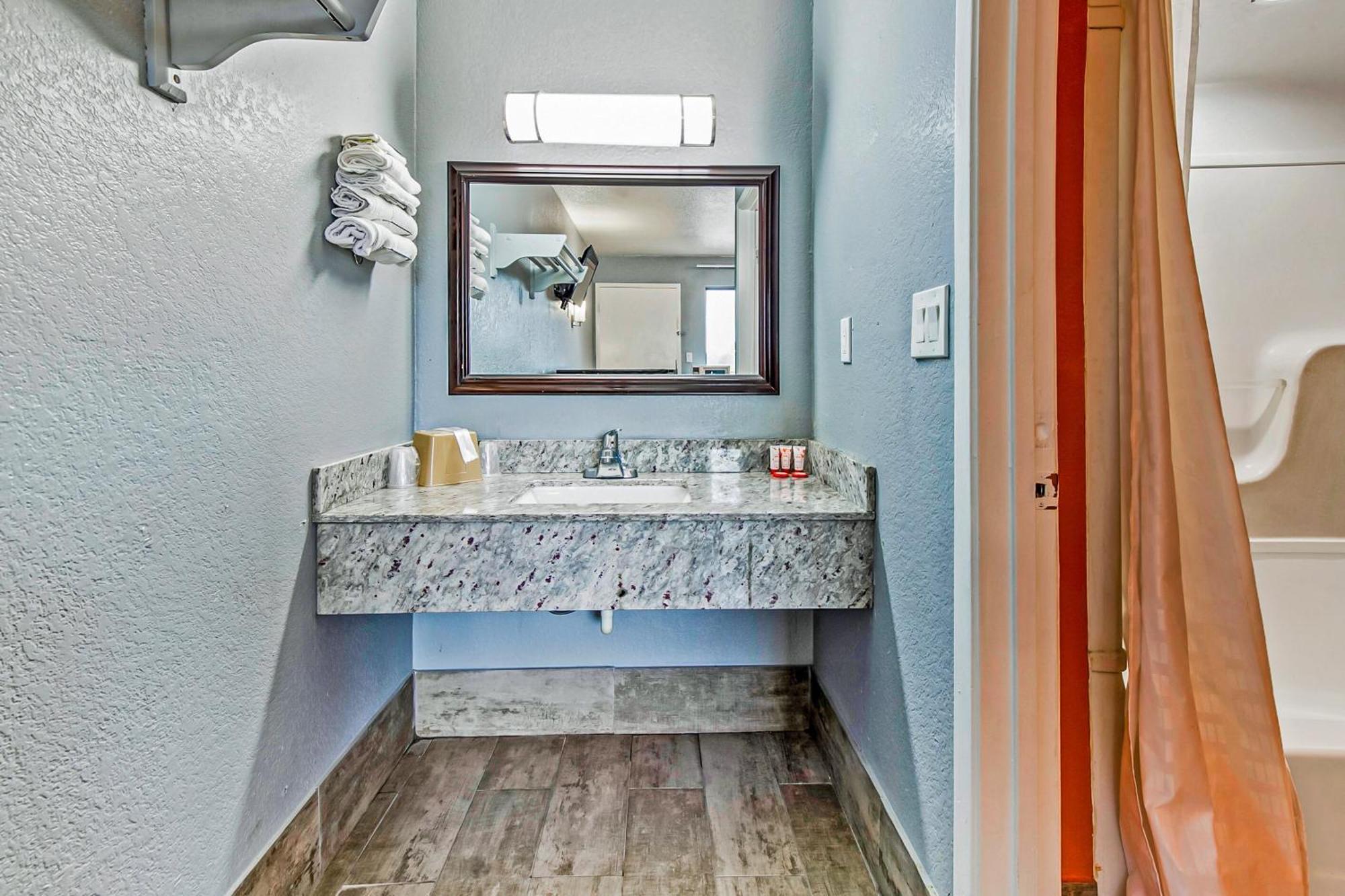 Oyo Hotel Lake Charles Hwy 10 Zewnętrze zdjęcie