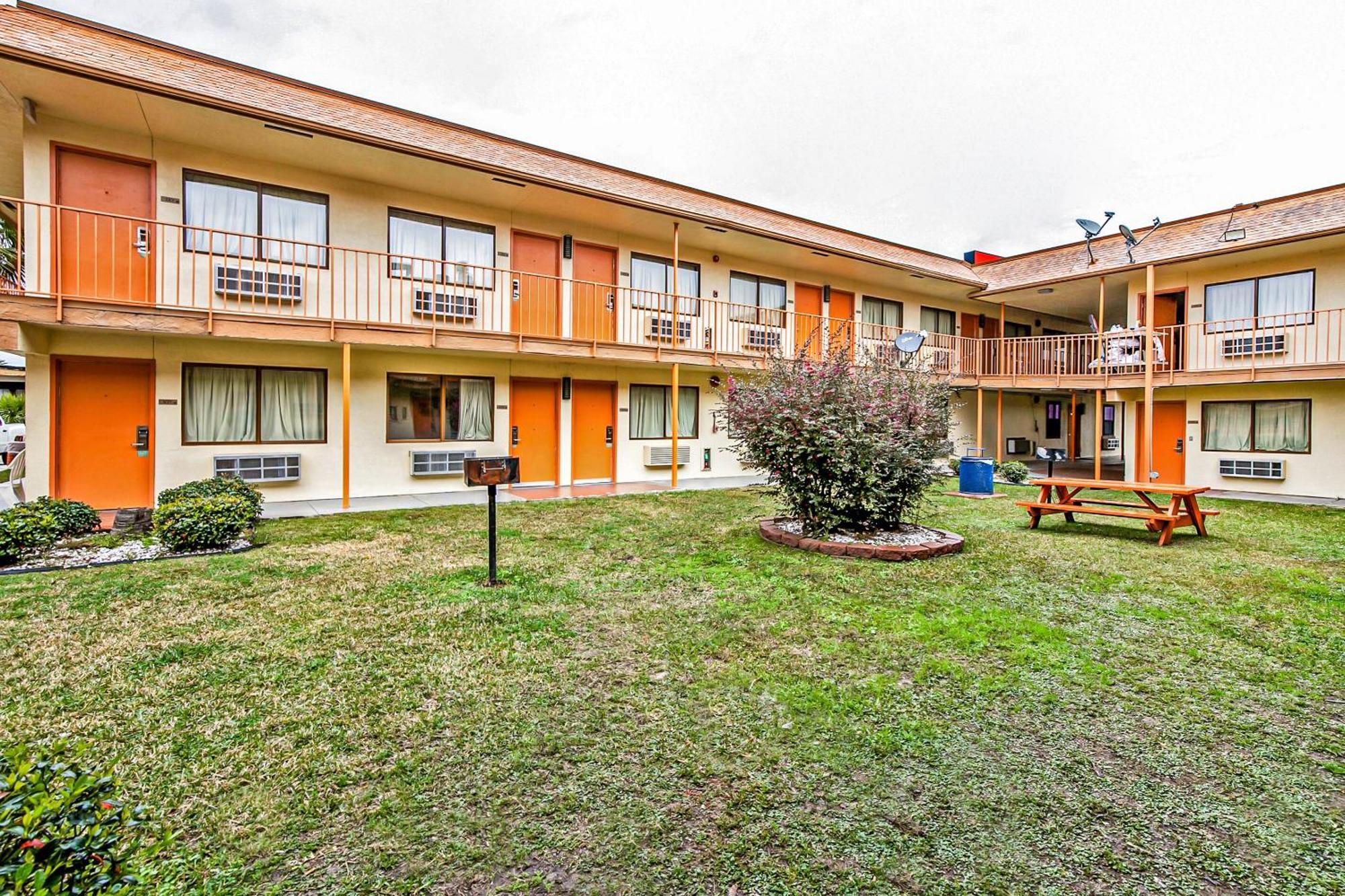 Oyo Hotel Lake Charles Hwy 10 Zewnętrze zdjęcie