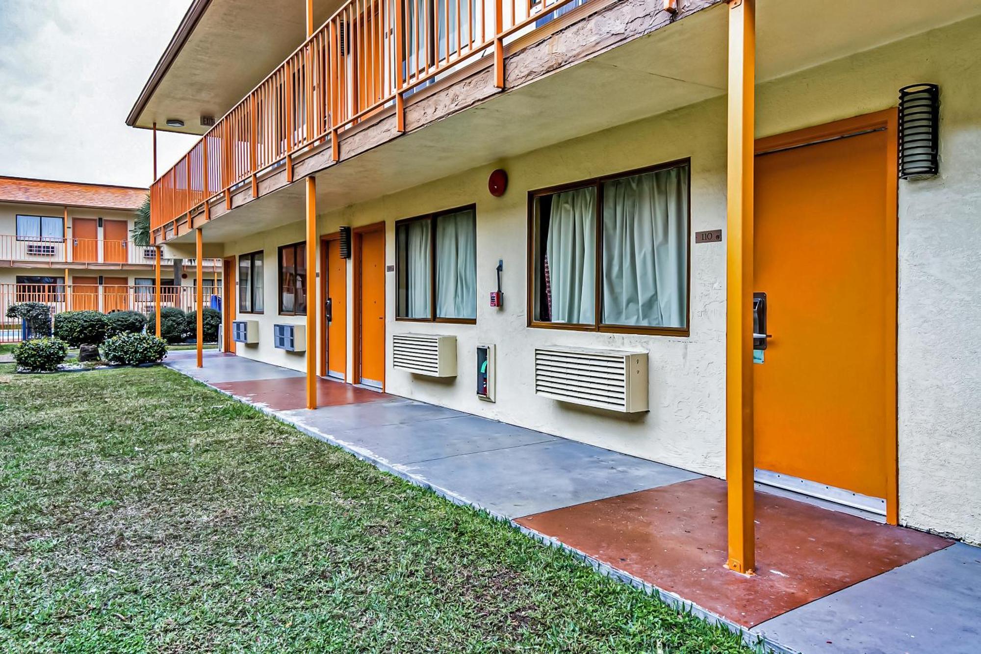 Oyo Hotel Lake Charles Hwy 10 Zewnętrze zdjęcie