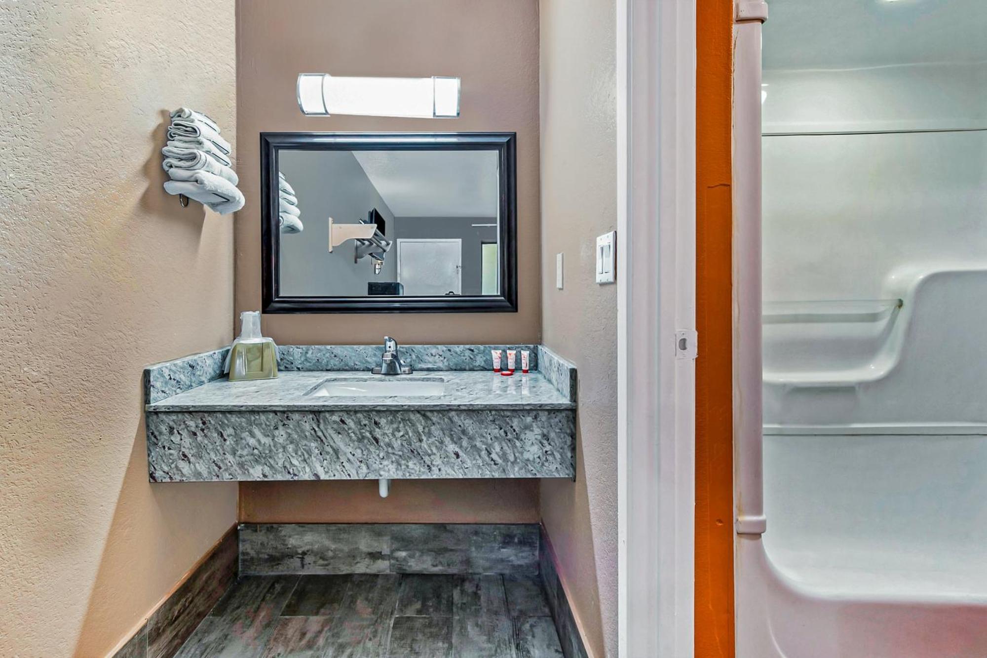 Oyo Hotel Lake Charles Hwy 10 Zewnętrze zdjęcie