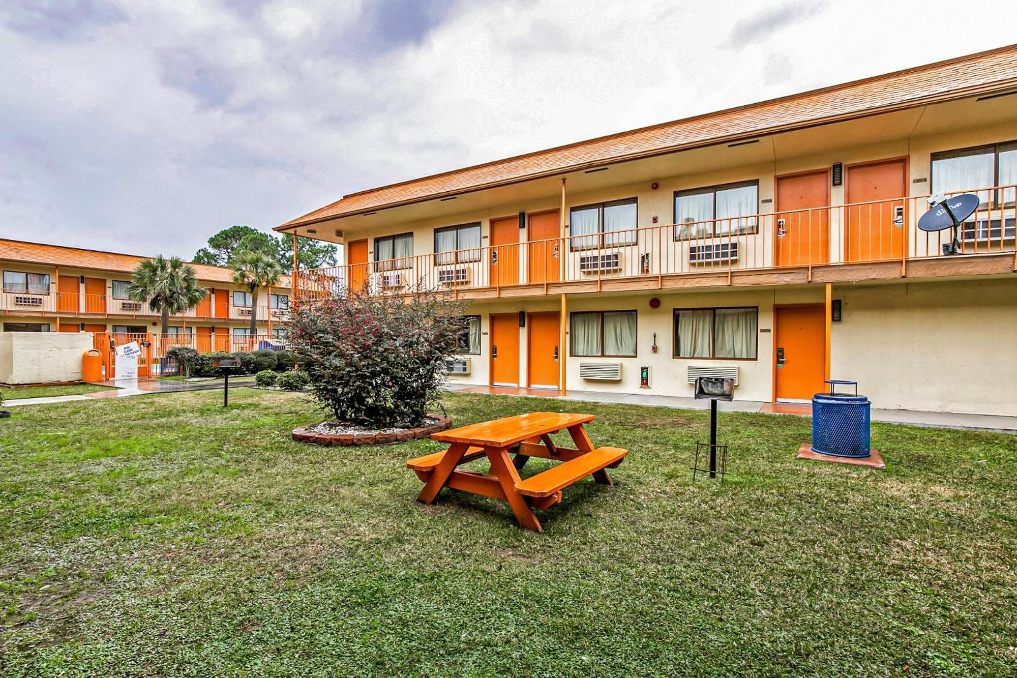 Oyo Hotel Lake Charles Hwy 10 Zewnętrze zdjęcie